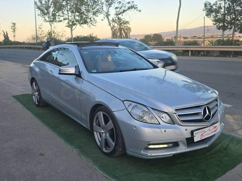 Usado Mercedes E220 170 CV (125 kW) 2012 Gris / plata Coupe