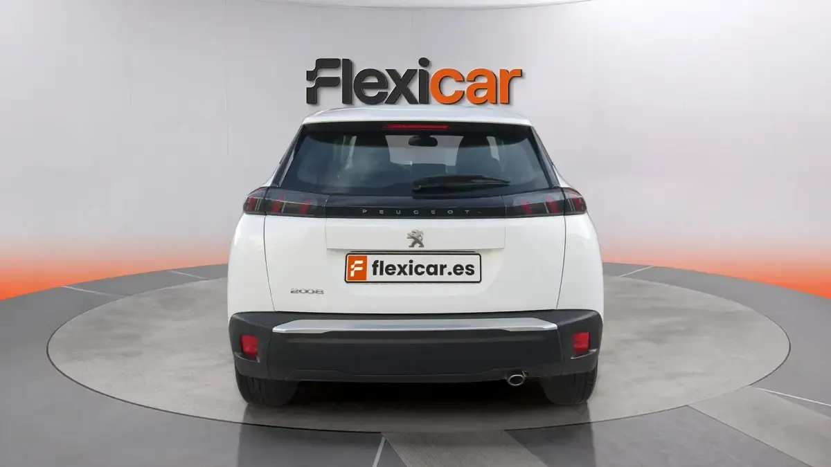 Usado Peugeot 2008 Active 110 CV (80 kW) 2021 Blanco SUV