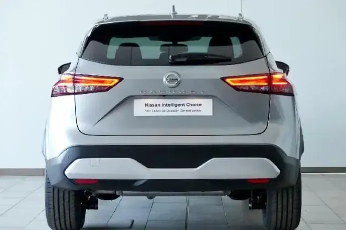 Usado Nissan Qashqai N-Connecta 140 CV (102 kW) 2023 Plateado SUV