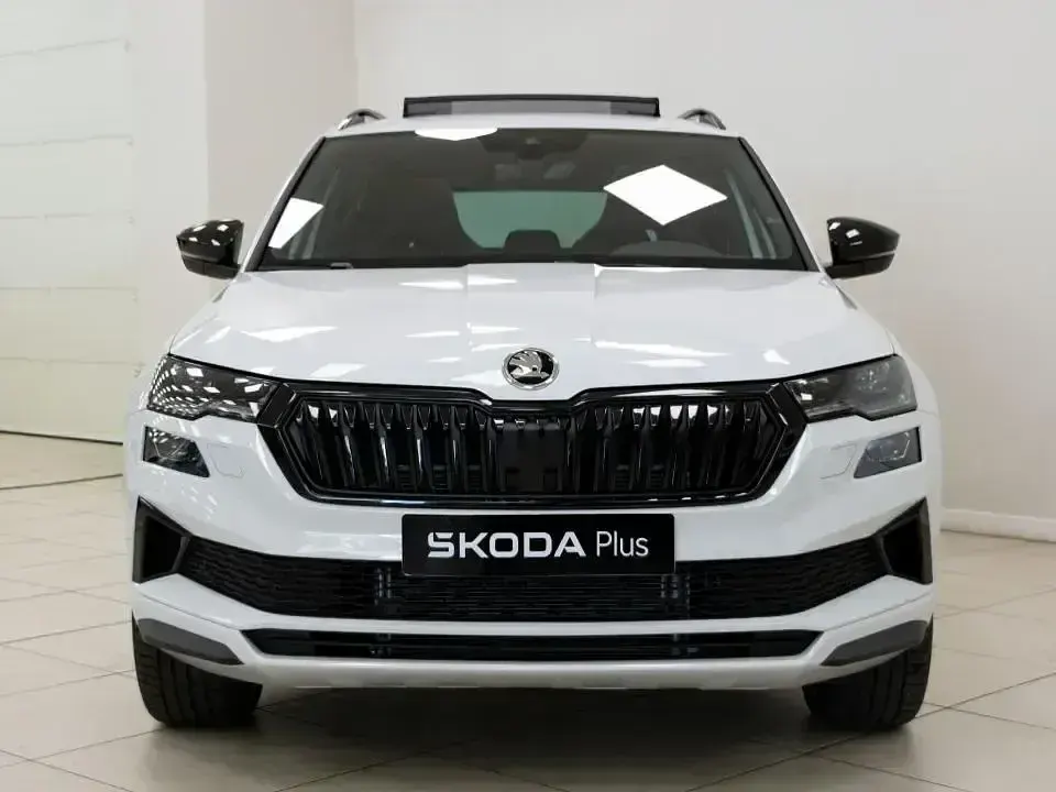 Usado Skoda Karoq SportLine 150 CV (110 kW) 2025 Blanco SUV