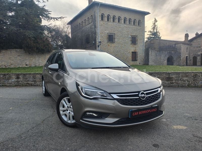 Gris Usado 2016 Opel Astra Selective Familiar | 8999 € (Precio justo) - Imagen 1/4