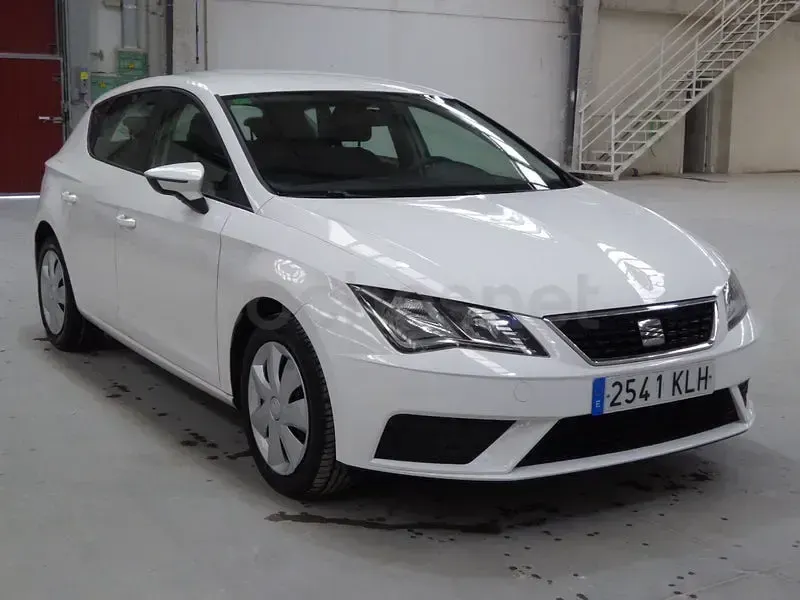 Usado Seat Leon Reference 115 CV (84 kW) 2018 Blanco Berlina