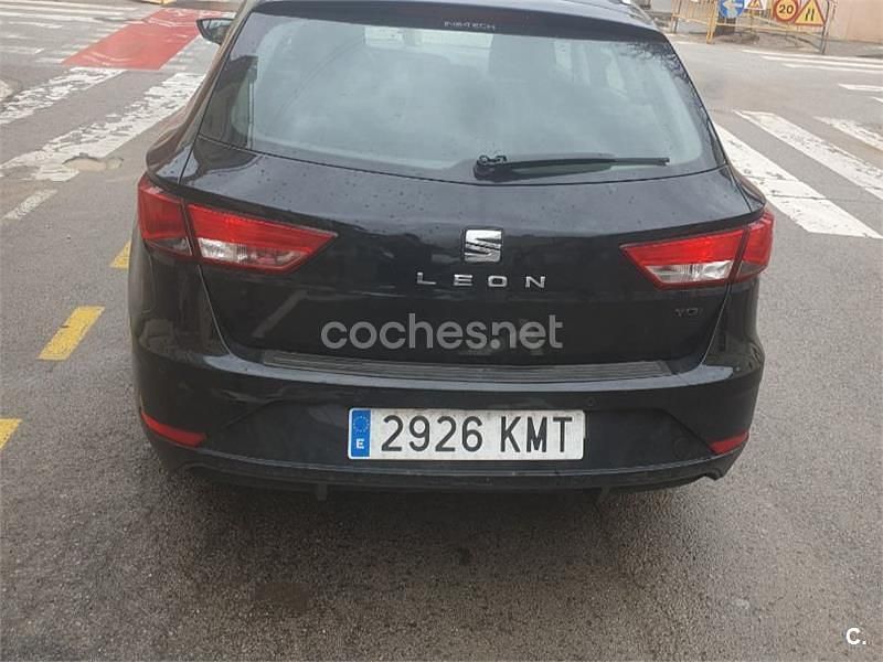 Usado Seat Leon ST Style 125 CV (91 kW) 2018 Negro Familiar