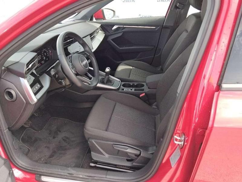 Usado Audi A3 Sportback Advanced 110 CV (80 kW) 2022 Rojo Utilitario