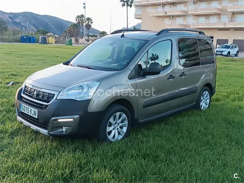 Käytetty Peugeot Partner Tepee Outdoor 100 HP (73 kW) 2016 Peessi Tila-auto