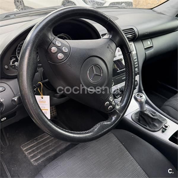 Usado Mercedes C220 Classic 143 CV (105 kW) 2005 Gris / plata Berlina