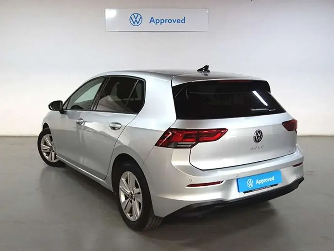 Usado VW Golf VII Life 150 CV (110 kW) 2021 Plateado Utilitario
