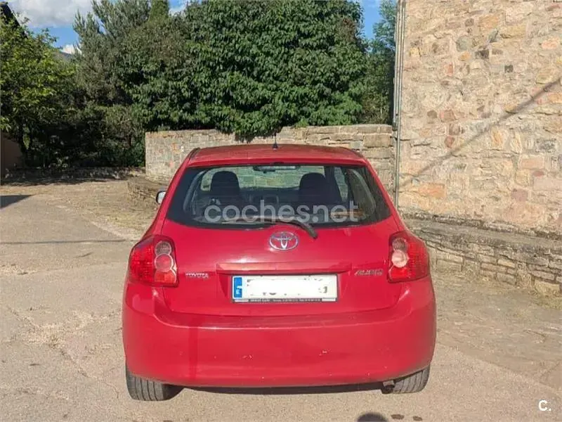 Usado Toyota Auris 97 CV (71 kW) 2007 Granate Utilitario