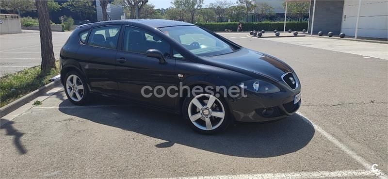 Usado Seat Leon Sport 140 CV (102 kW) 2006 Negro Utilitario