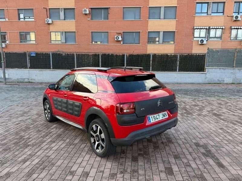Usado Citroën C4 Cactus Live 99 CV (72 kW) 2016 Rojo Utilitario