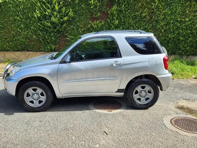 Käytetty Toyota RAV4 Luna 125 HP (91 kW) 2005 Harmaa Katumaasturi