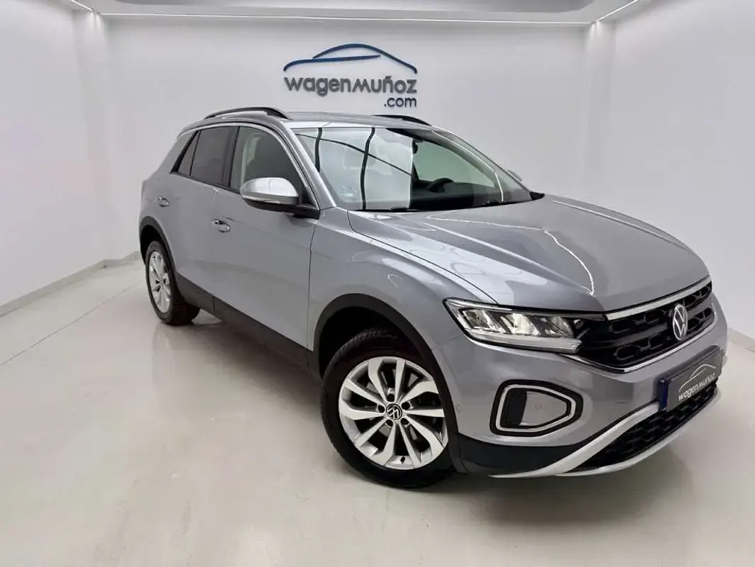 Usado VW T-Roc Life 150 CV (110 kW) 2023 Gris SUV