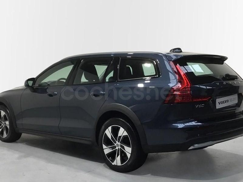 Usado Volvo V60 CC Core 197 CV (144 kW) 2022 Azul Familiar
