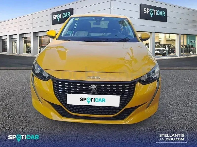 Usado Peugeot 208 Active 100 CV (73 kW) 2020 Amarillo Utilitario