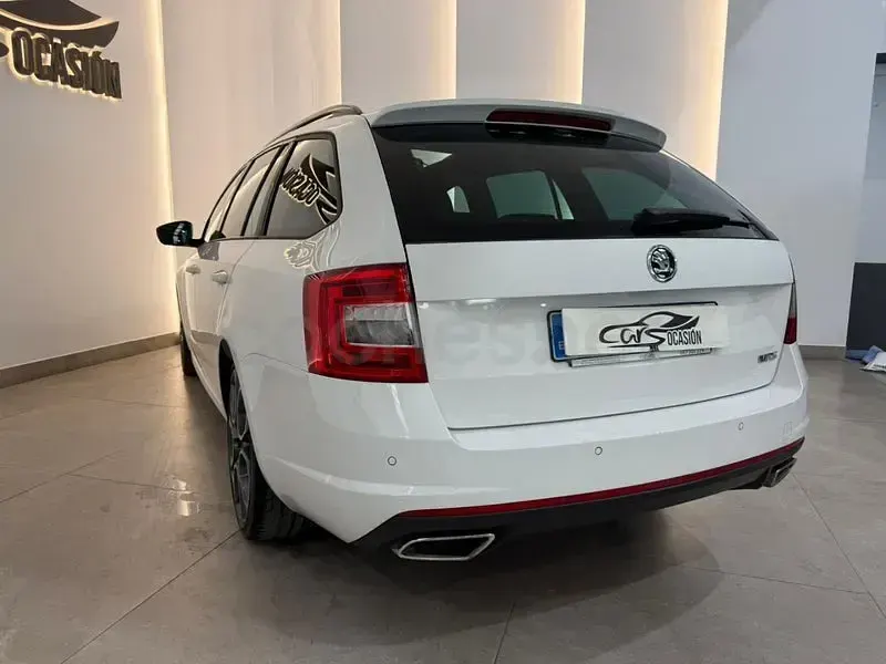 Usado Skoda Octavia RS 184 CV (135 kW) 2017 Blanco Familiar