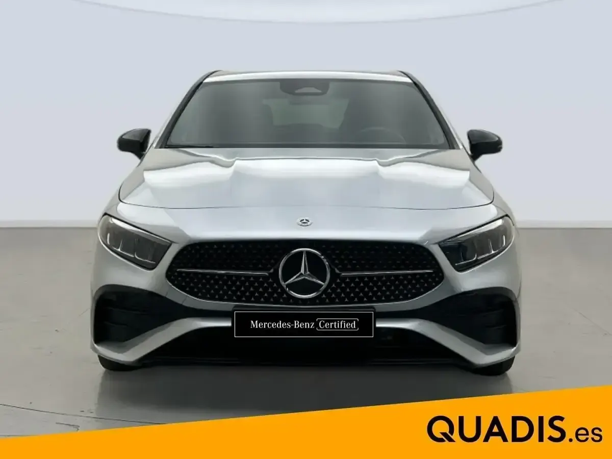 Usado Mercedes A180 116 CV (85 kW) 2025 Gris plata Berlina
