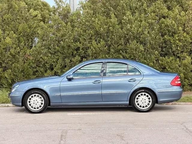 Usado Mercedes E350 Elegance 272 HP (200 kW) 2006 Azul Sedan