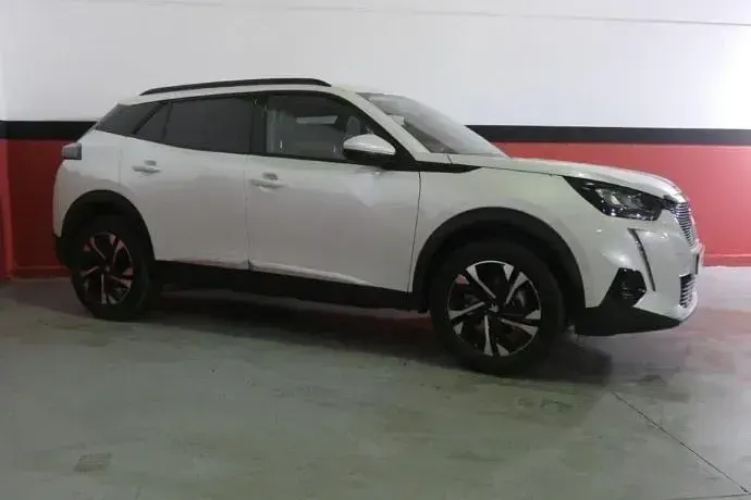Usado Peugeot 2008 Allure 130 CV (95 kW) 2021 SUV