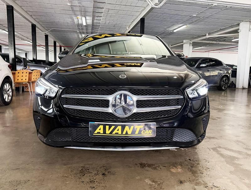 Usado Mercedes B200 150 CV (110 kW) 2022 Negro Monovolumen