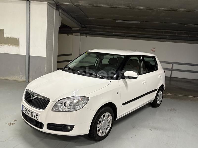 Blanco Usado 2010 Skoda Fabia Berlina | 4500 € (Precio justo) - Imagen 1/4