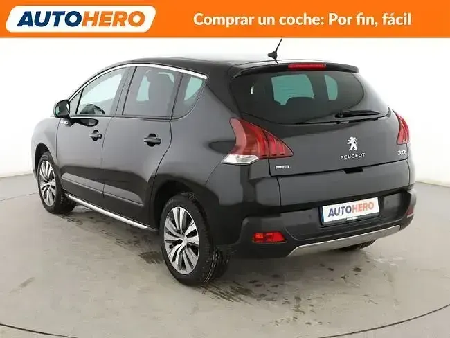 Usado Peugeot 3008 Style 120 CV (88 kW) 2015 Negro Familiar