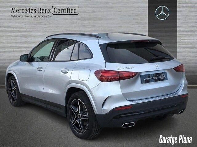 Usado Mercedes GLA200 AMG line 150 CV (110 kW) 2025 Plata hightech SUV