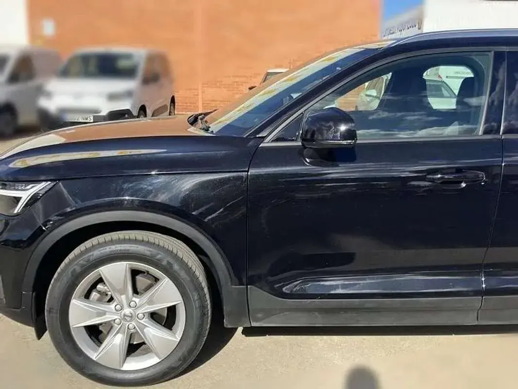 Usado Volvo XC40 Core 163 CV (119 kW) 2023 Negro SUV
