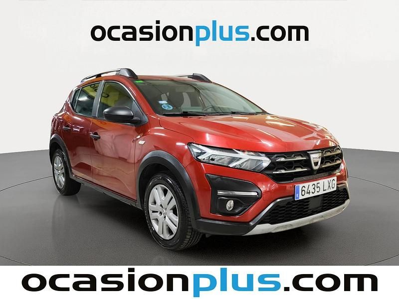 Usado Dacia Sandero Comfort 91 CV (66 kW) 2022 Rojo Utilitario