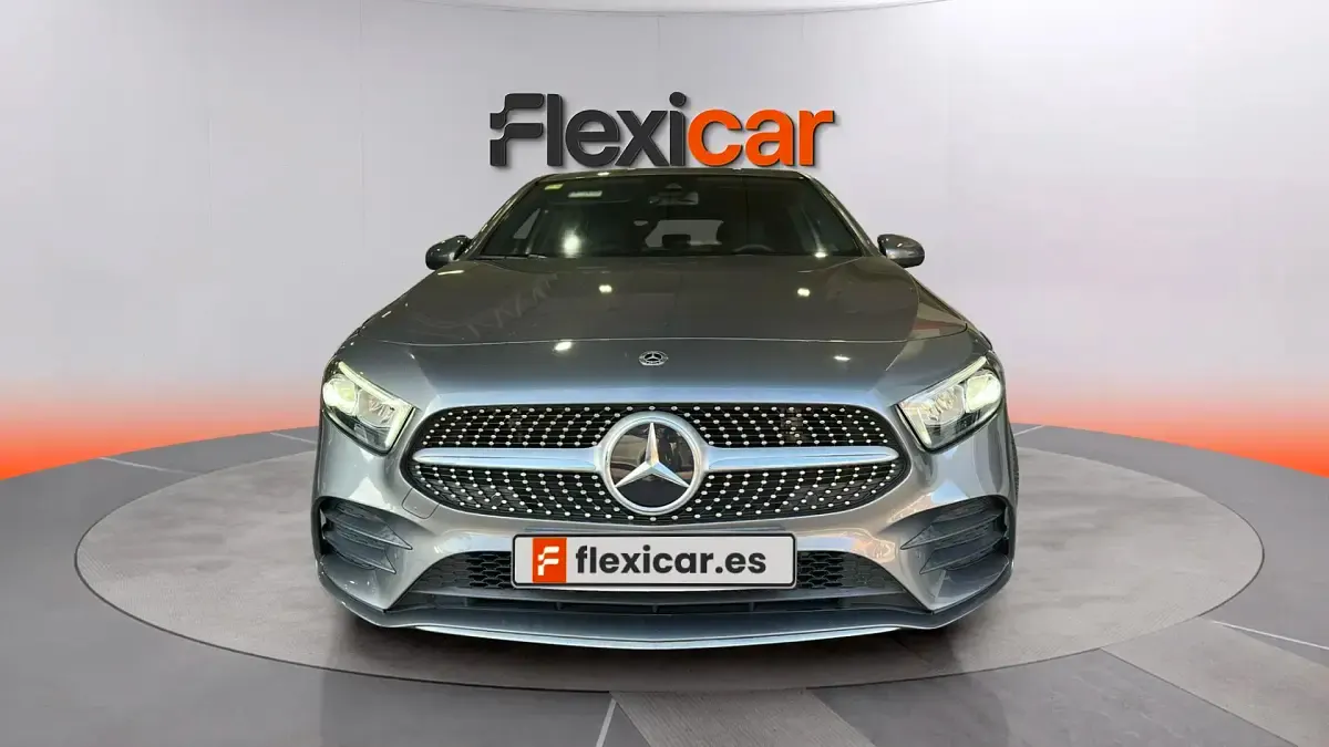 Usado Mercedes A180 116 CV (85 kW) 2020 Gris Berlina