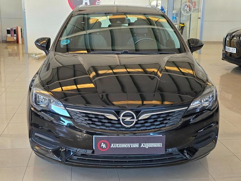 Usado Opel Astra Business 130 CV (95 kW) 2021 Negro Familiar