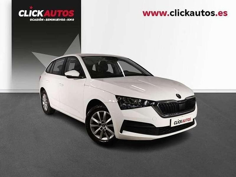 Usado Skoda Scala Active 95 CV (69 kW) 2022 Blanco Utilitario
