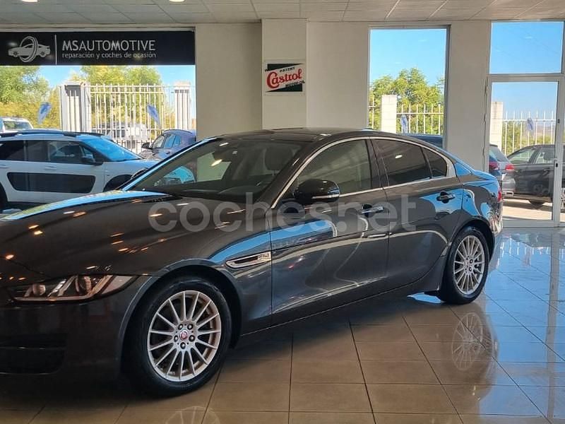Usado Jaguar XE SE 180 CV (132 kW) 2020 Gris / plata Berlina