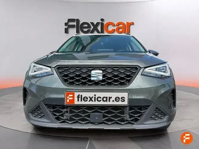Usado Seat Arona Style 110 CV (80 kW) 2023 Gris SUV