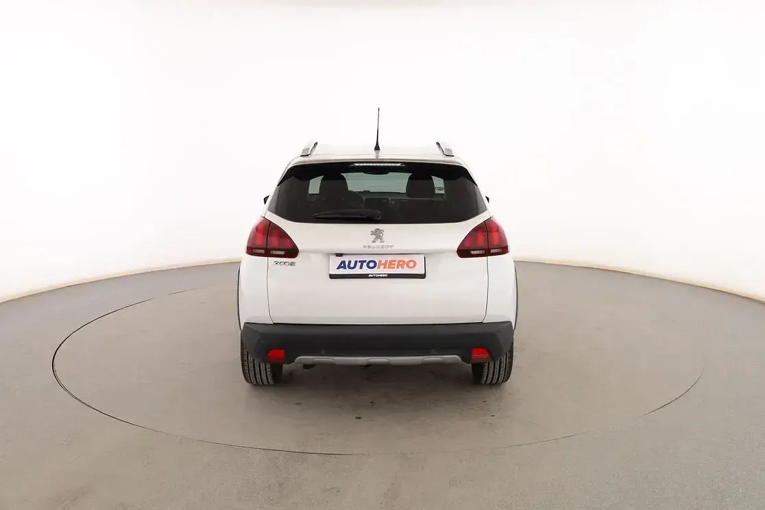 Usado Peugeot 2008 Allure 130 CV (95 kW) 2019 Blanco SUV