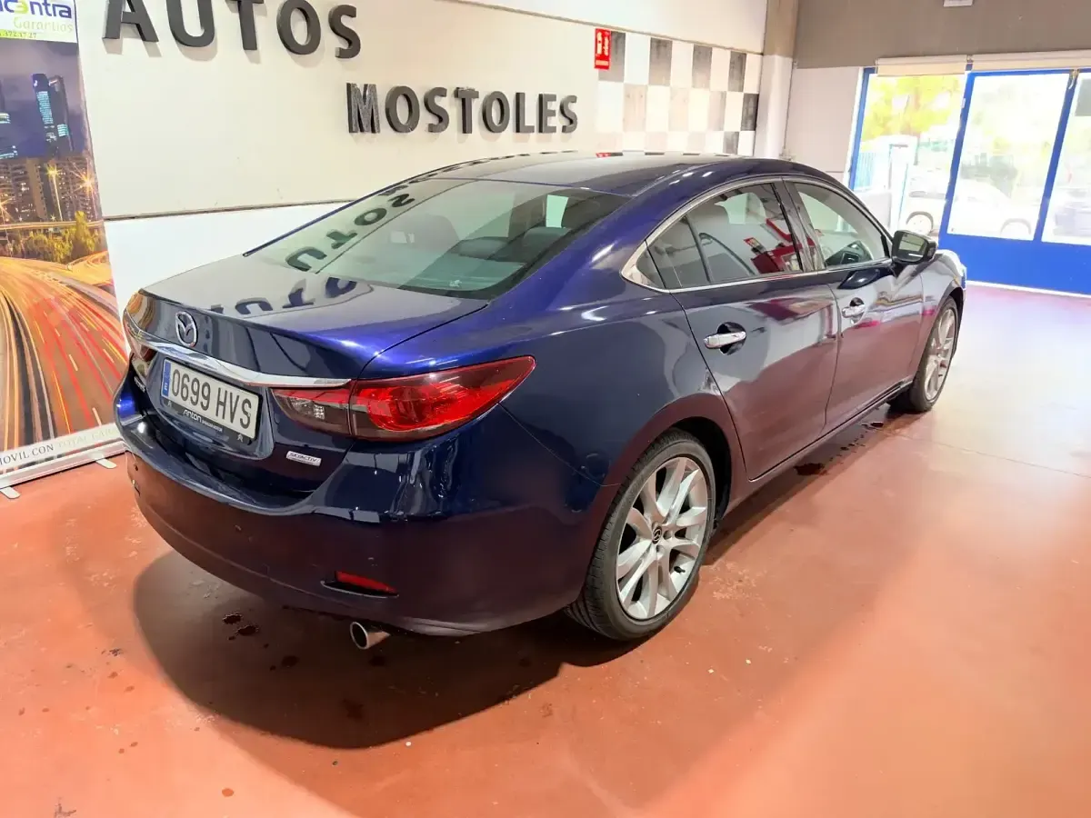 Usado Mazda 6 Luxury 175 CV (128 kW) 2014 Azul Berlina