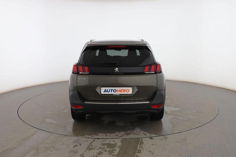 Usado Peugeot 5008 Allure 130 CV (95 kW) 2020 Gris SUV
