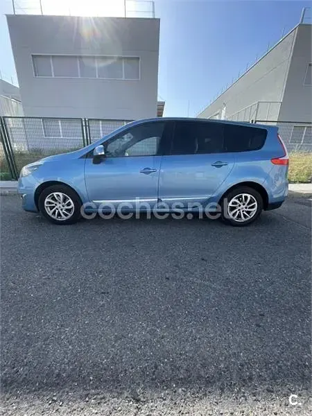 Usado Renault Scénic III Dynamique 110 CV (80 kW) 2012 Azul Monovolumen