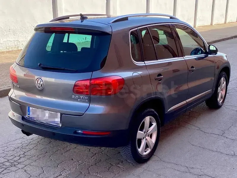 Usado VW Tiguan Sportline 140 CV (102 kW) 2015 Gris / plata SUV