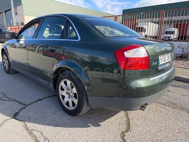 Usado Audi A4 130 CV (95 kW) 2003 Verde Berlina