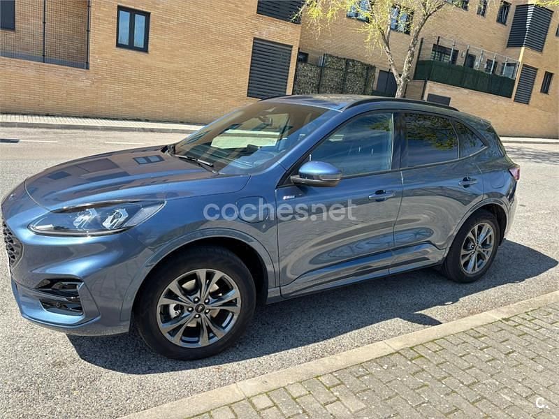 Usado Ford Kuga ST-Line 183 CV (134 kW) 2023 Azul SUV