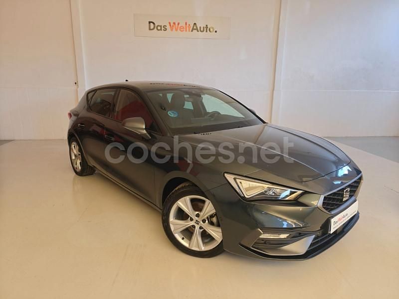 Usado Seat Leon FR 150 CV (110 kW) 2024 Gris / plata Berlina