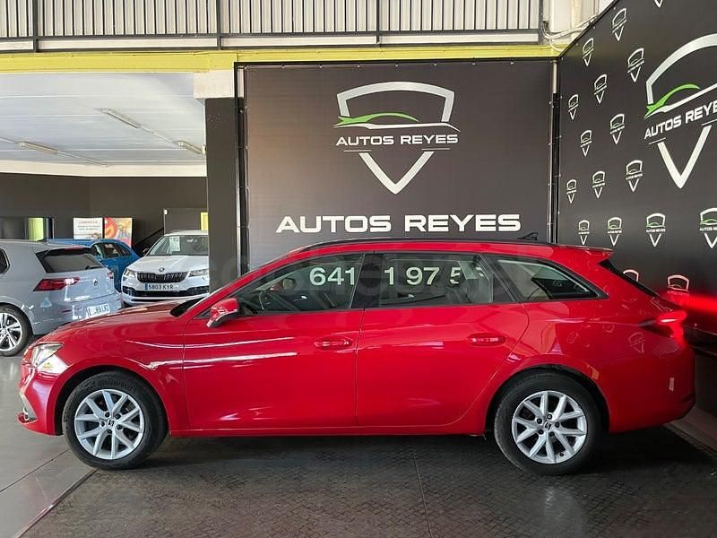 Usado Seat Leon Style 115 CV (84 kW) 2022 Rojo Berlina