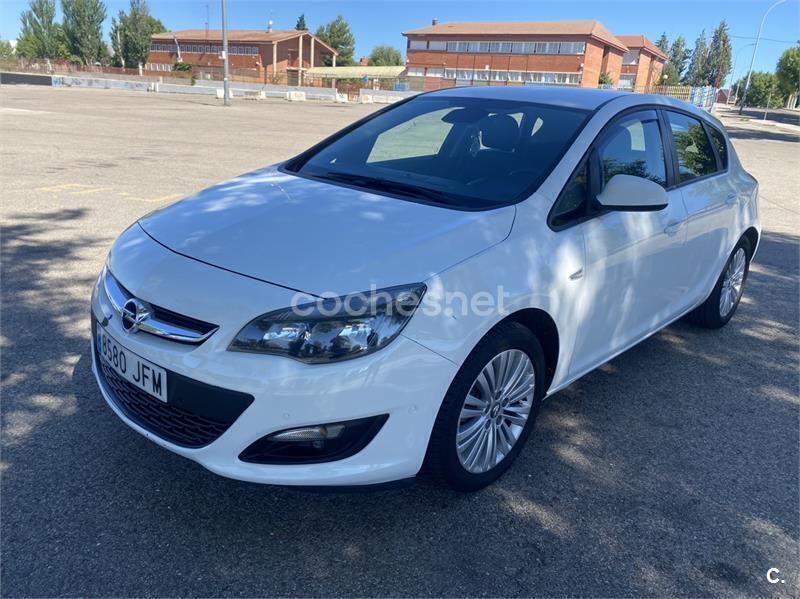 Usado Opel Astra Selective 110 CV (80 kW) 2015 Blanco Berlina