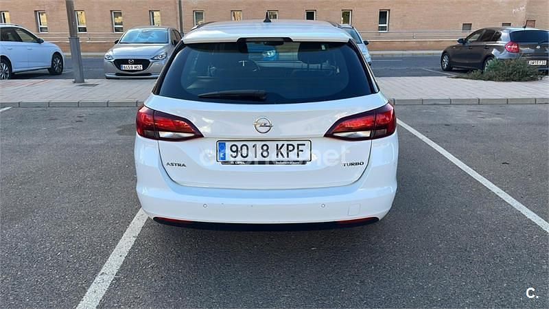 Usado Opel Astra Excellence 150 CV (110 kW) 2018 Blanco Familiar