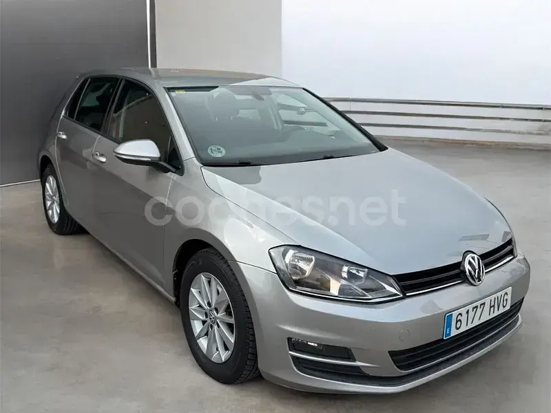 Usado VW Golf VII Advance 105 CV (77 kW) 2014 Gris / plata Berlina