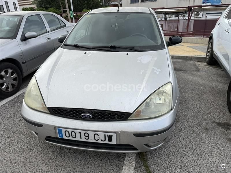 Usado Ford Focus Trend 90 CV (66 kW) 2003 Gris / plata Berlina
