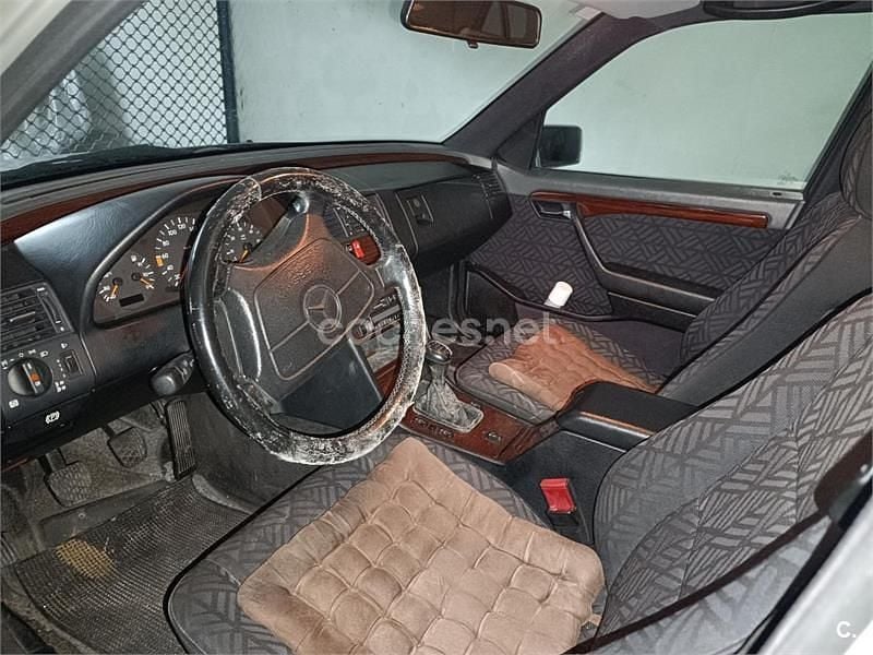Usado Mercedes C250 Elegance 150 CV (110 kW) 1994 Gris / plata Berlina