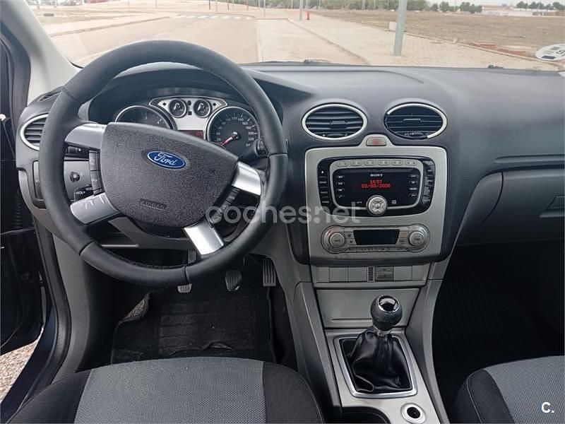 Usado Ford Focus Titanium 115 CV (84 kW) 2011 Gris / plata Berlina
