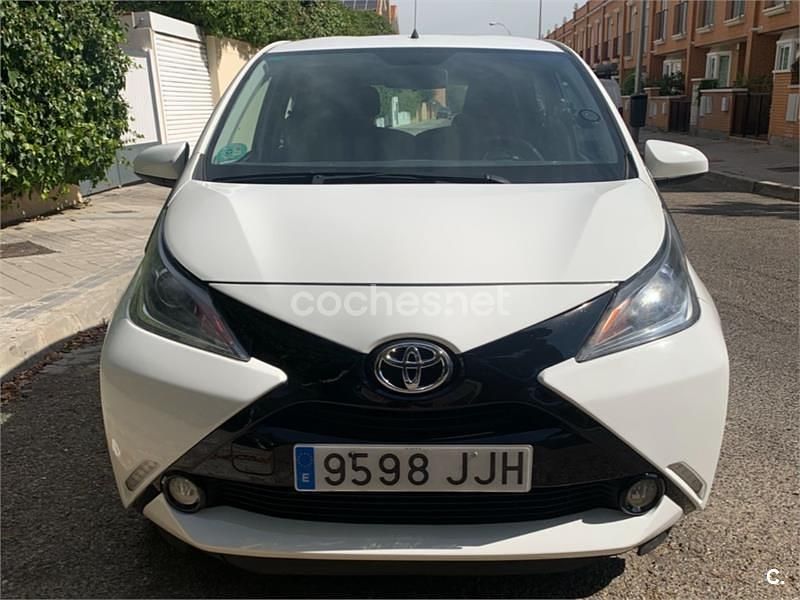 Blanco Usado 2015 Toyota Aygo X-play Utilitario | 7200 € (Precio justo) - Imagen 1/4