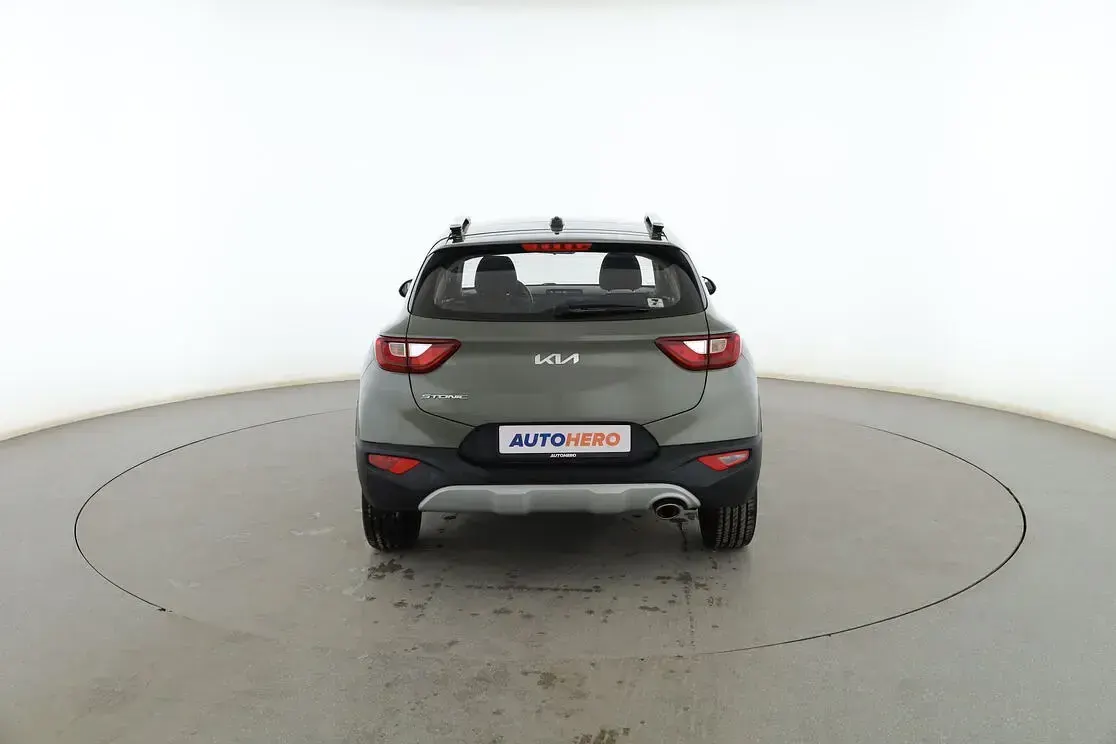 Usado Kia Stonic 84 CV (61 kW) 2022 Verde SUV